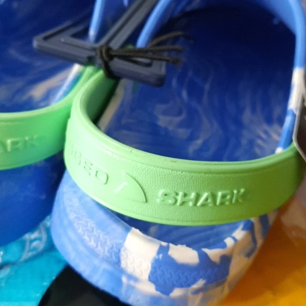 NWT SHARK Light Blue and Green Kids Clogs SIZE 6